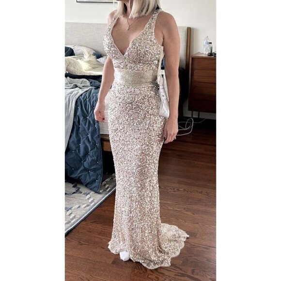 MAC DUGGAL Sequined Sleeveless V Neck Column Gown in Nude Gold Size US 2 - Picture 2 of 16